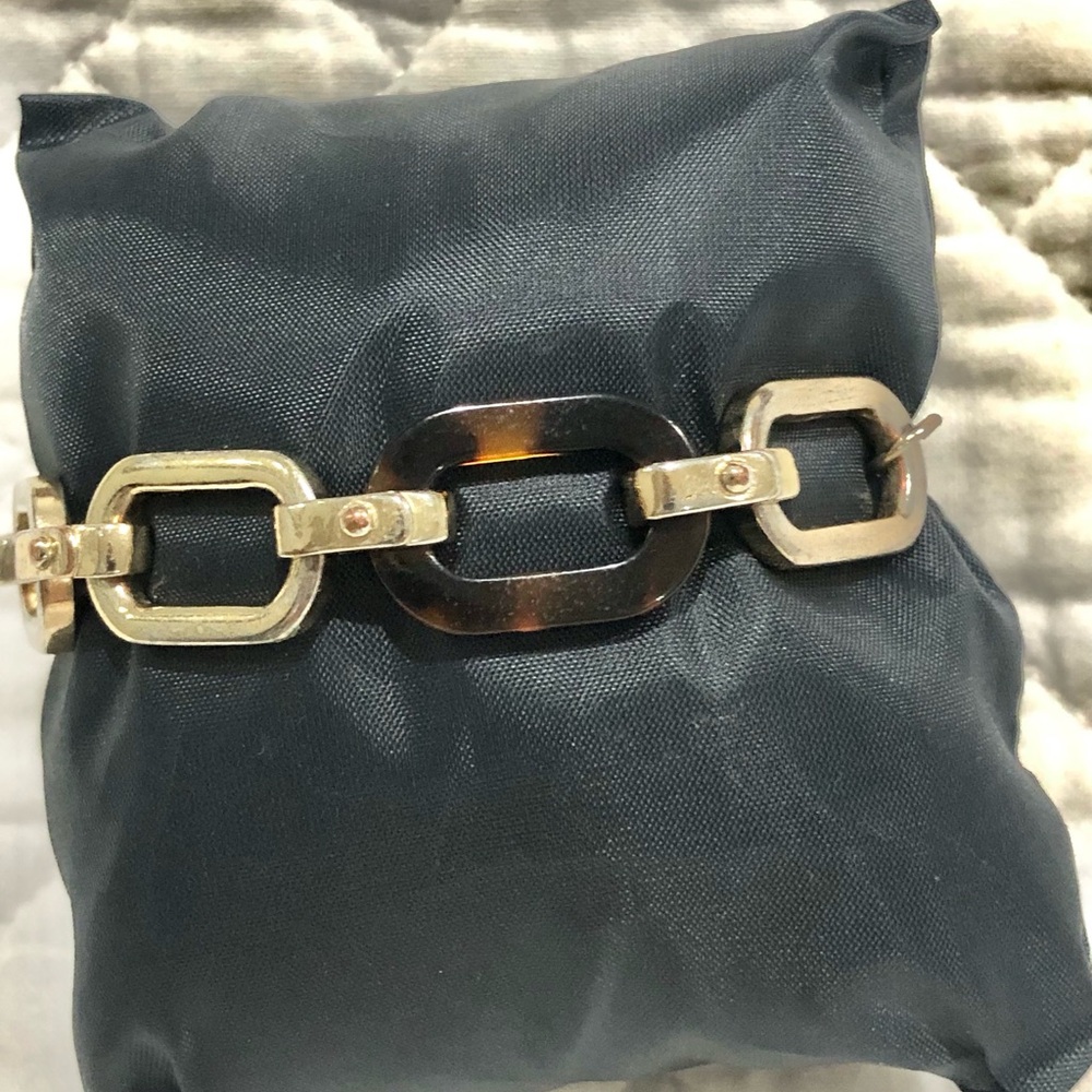 Ralph Lauren women’s tortoise bracelet with Distinctive Chain-Link Design